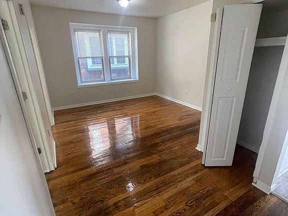 4th image of 4421 Commonwealth St #102