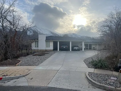 5720 S Oakwood Dr E Photo 1