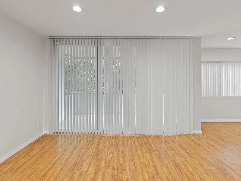 4915 Tyrone Ave #215 — Photo 17