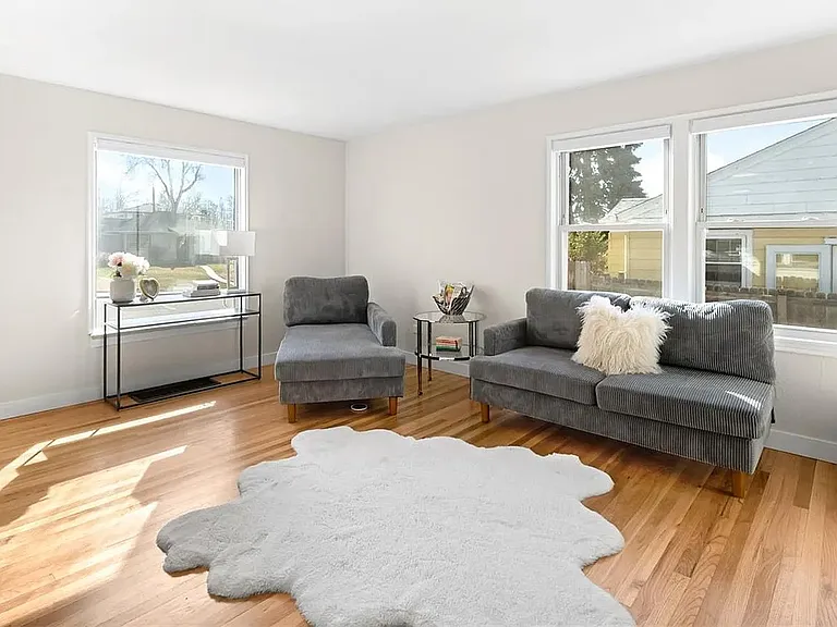 1615 S Elizabeth St — Photo 2