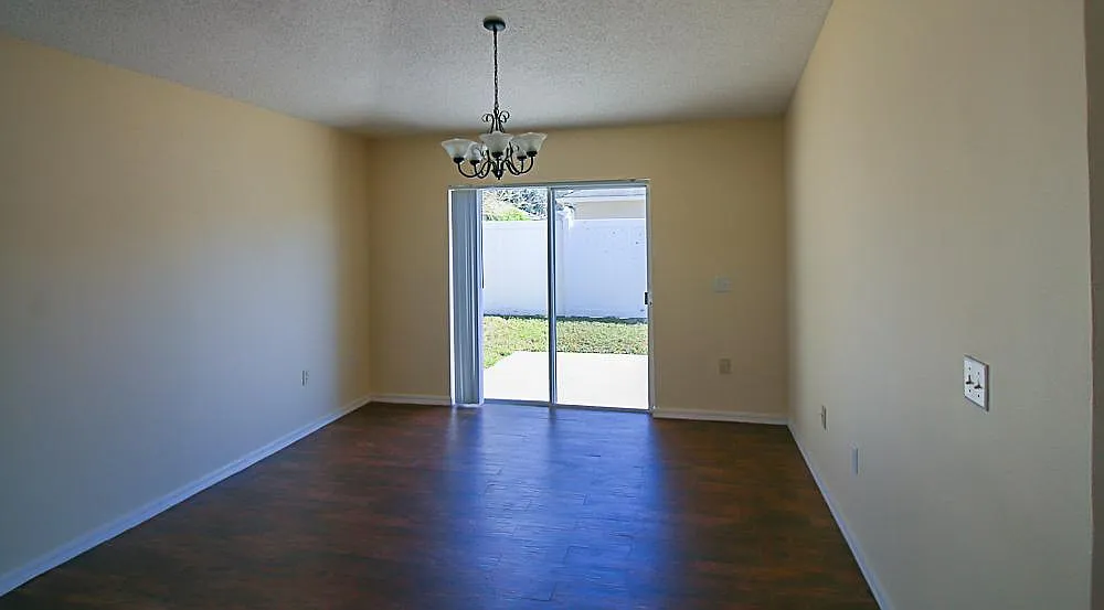 3 bed, 1465 sqft, $1,999 — Photo 3