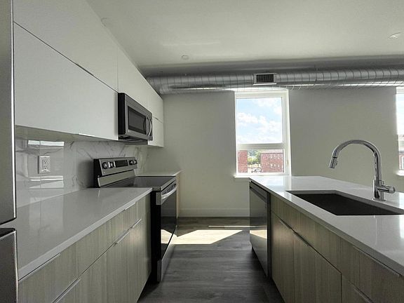 5th image of 1843 Hartranft St Unit 10