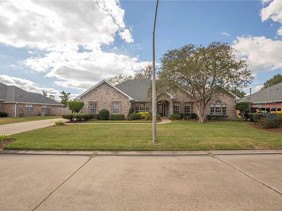 2nd image of 23 W Woodlawn Dr