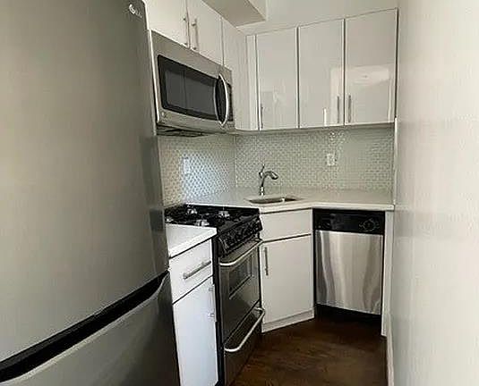 3rd image of 12 5th Ave APT 23