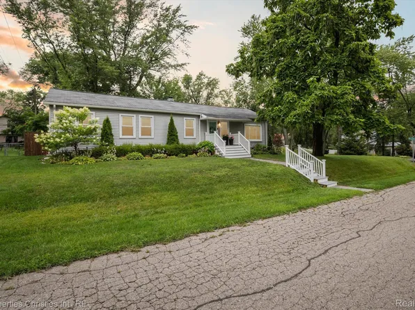 810 Alan Dr, Lake Orion, MI 48362