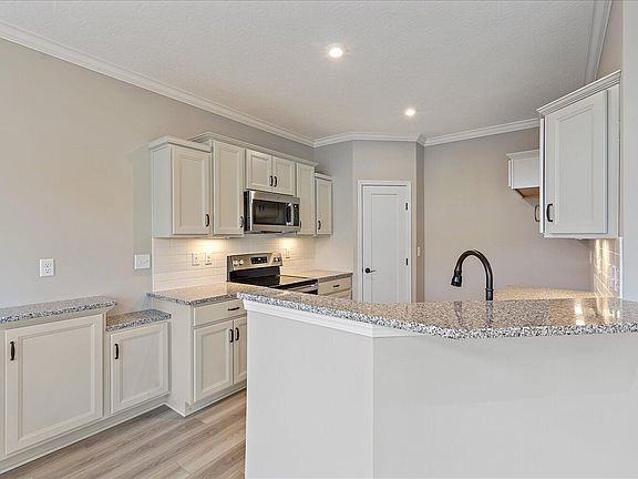 5th image of 7672 Devonshire Dr #36-202