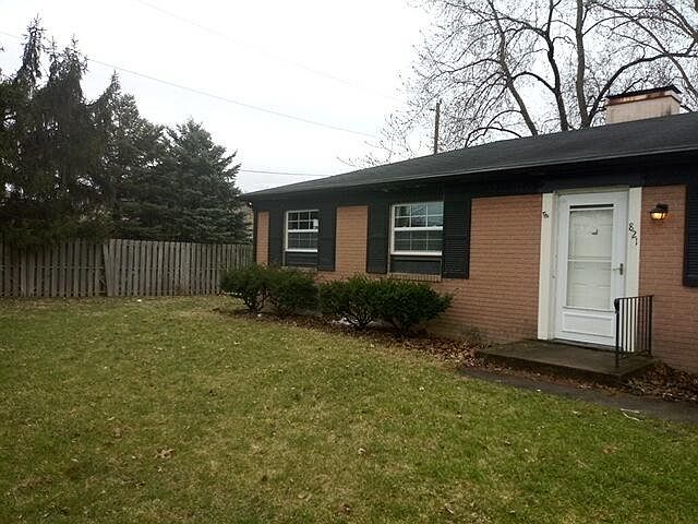 2nd image of 821 E 116th St