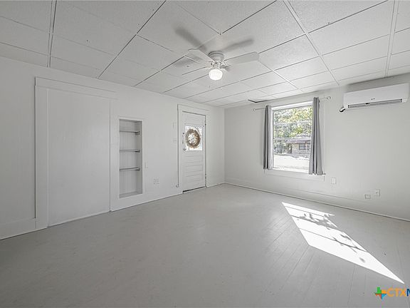 4th image of 107 W 1st St