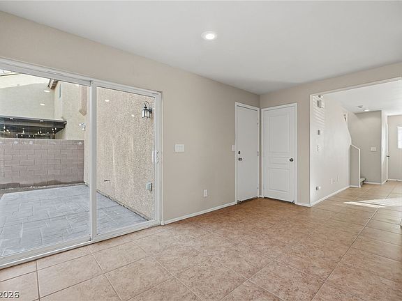 3rd image of 11527 Giles St