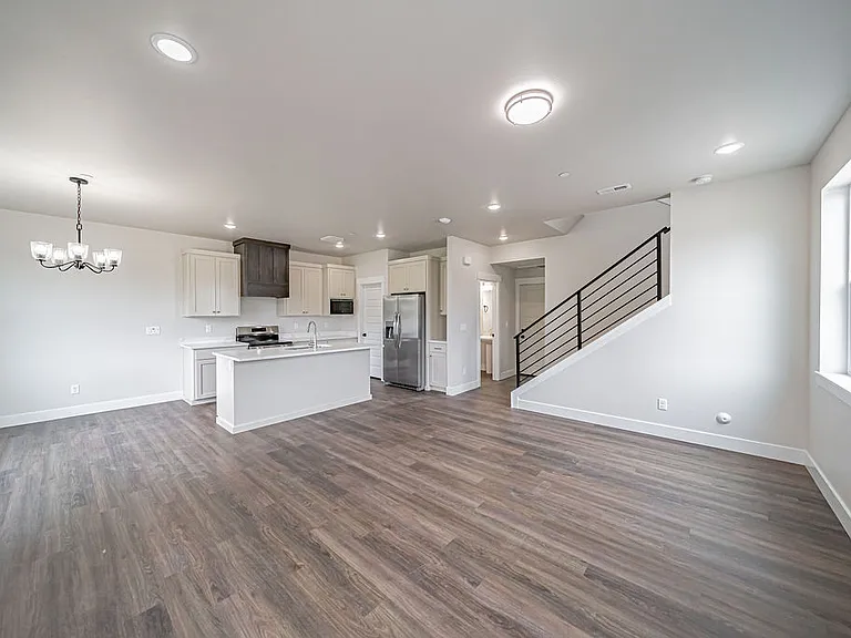 2998 Huntshire Ave — Photo 9