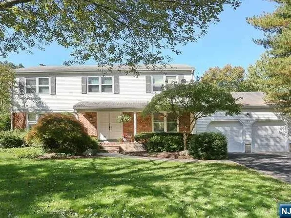 659 Drexel Rd, Paramus, NJ 07652