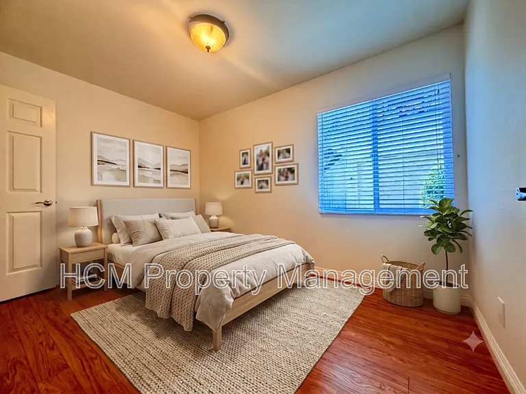 922 W 25th St #1 — Photo 17
