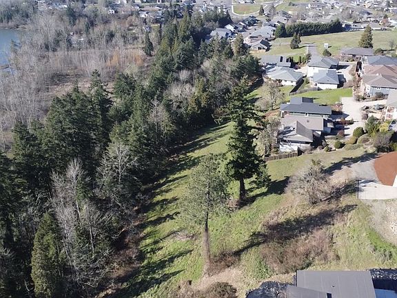 3rd image of 580 Sunridge Ln