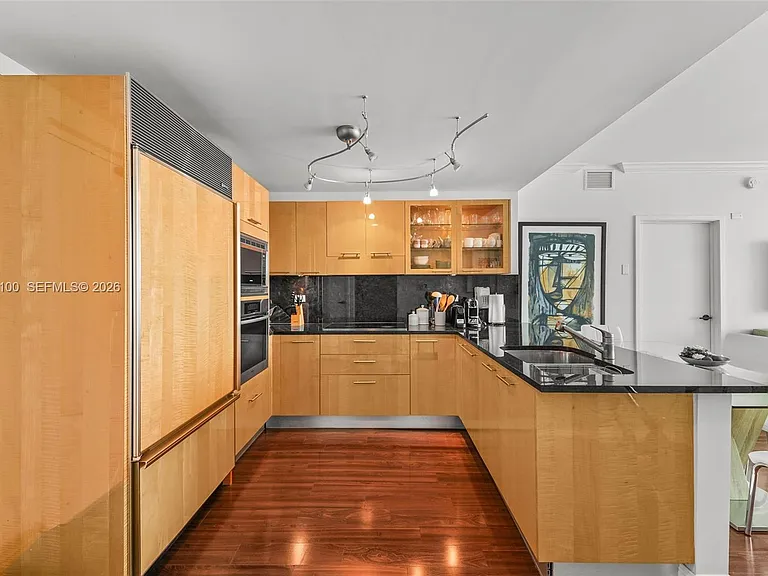 6799 Collins Ave #1103 — Photo 4