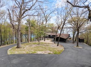 826 Cobblestone Ln, Eureka Springs, AR 72631