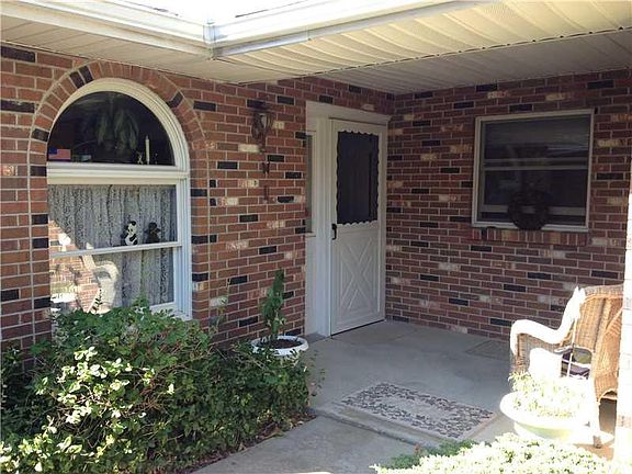 3rd image of 10953 Oak St