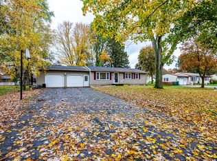 8 Garden Dr, Fairport, NY 14450