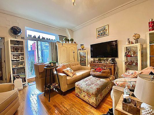 4th image of 256 W 73rd St APT 4