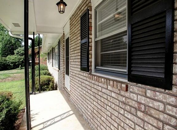 3rd image of 650 Fern St SE