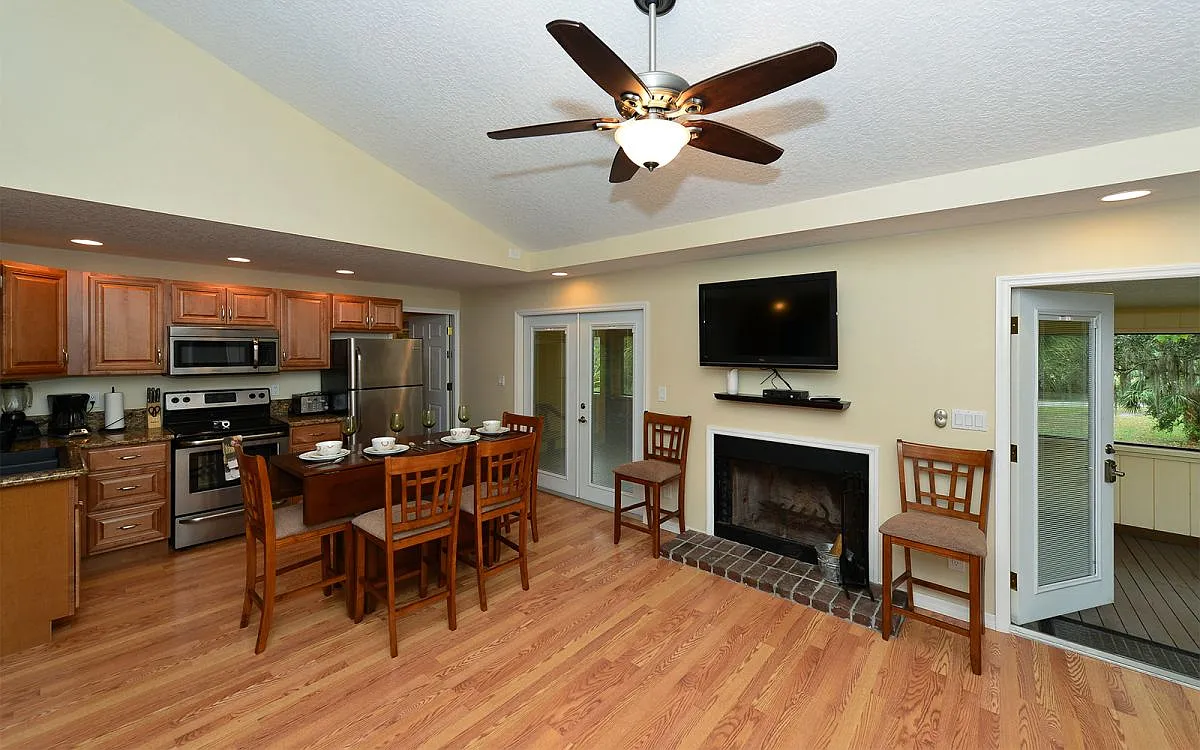 2 bed, 1100 sqft, $1,995 — Photo 1