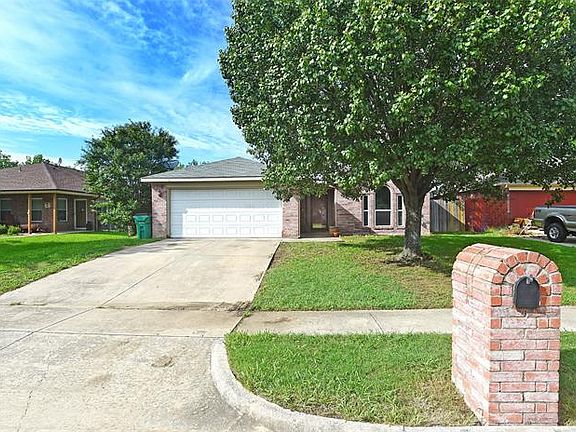 3rd image of 402 Lonestar Park Ln