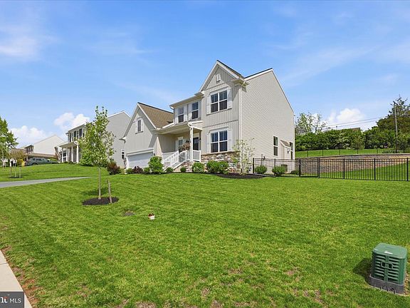 3rd image of 28 Lee Dr