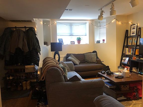 5th image of 2626 N Wilton Ave