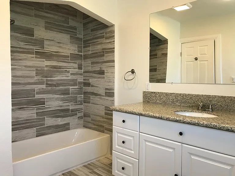 4172 S Hobart Blvd #4172 — Photo 1