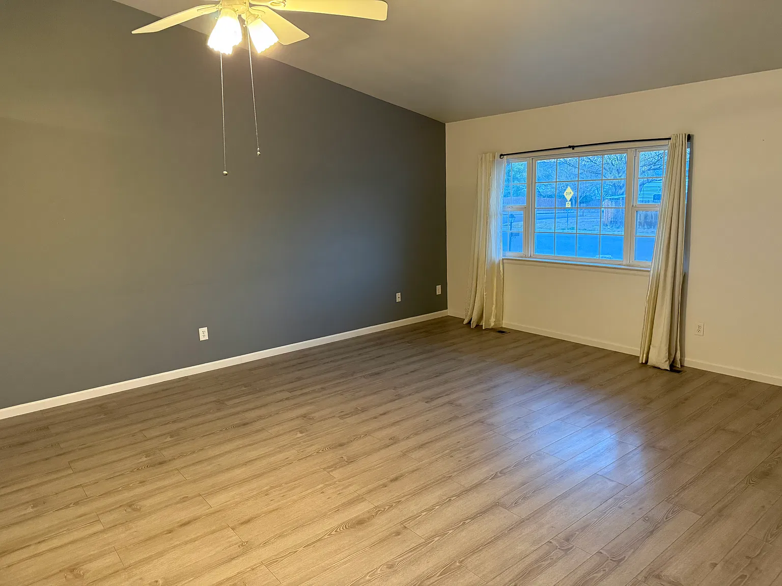 3 bed, 1288 sqft, $1,995 — Photo 2