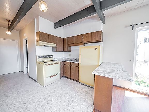3rd image of 650 Vernon St #10