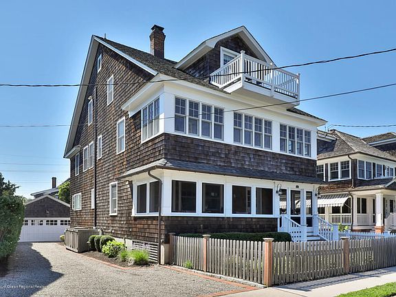 3rd image of 828 East Ave
