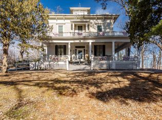 2200 W Memorial Dr, Janesville, WI 53548