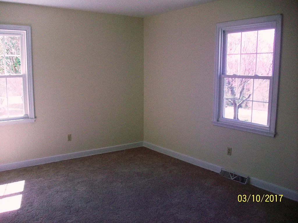 2 bed, 1.0 bath, $1,350 — Photo 4