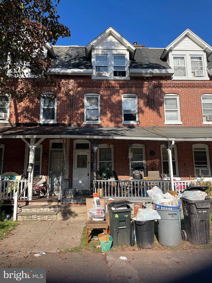 745 Haws Ave photo 1