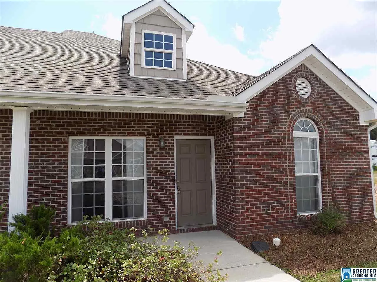 3 bed, 1250 sqft, $1,550 — Photo 1