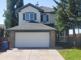 422 Bridlecreek Grn SW, Calgary, AB T2Y 3P1