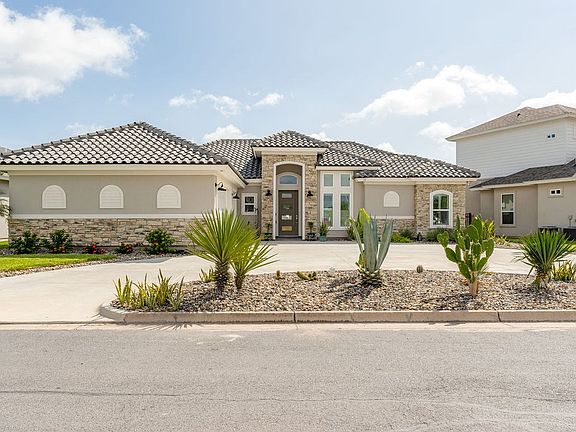 2nd image of 18 Arcos Gdns