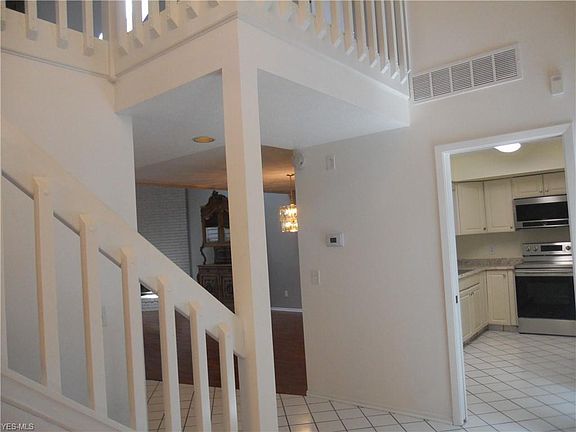 3rd image of 10 Saratoga Ct