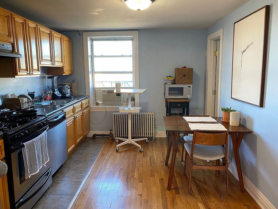 2nd image of 508 Henry St APT 4L