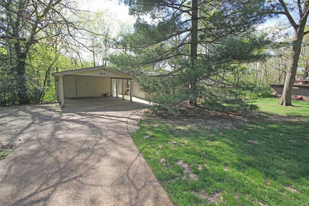 673 Craigwoods Dr photo 1