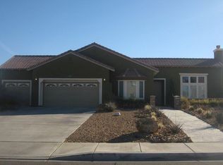 12555 Yorkshire Dr, Apple Valley, CA 92308