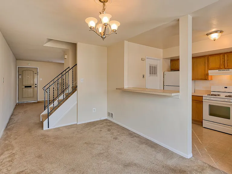 Stratford Apartments — Photo 67
