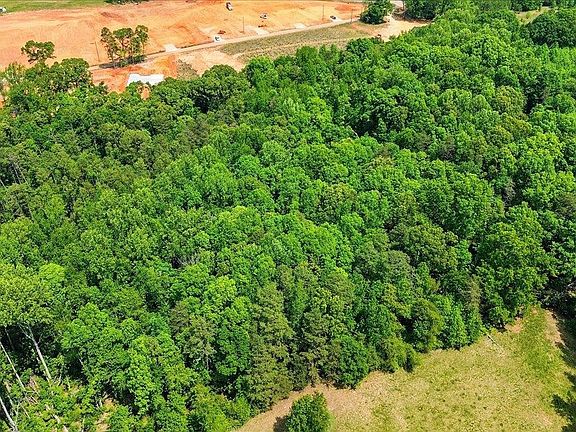 3rd image of Parris Farm Rd