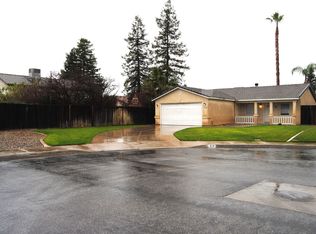 328 Sherman Peak Dr, Bakersfield, CA 93308