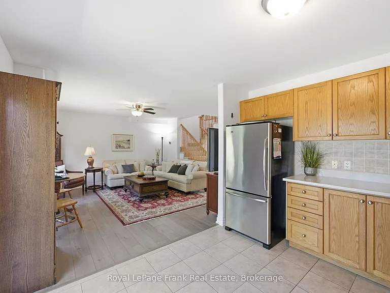 26 Fallingbrook Cres — Photo 12
