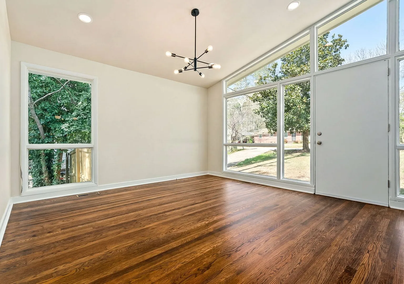 720 Harper Avenue — Photo 3