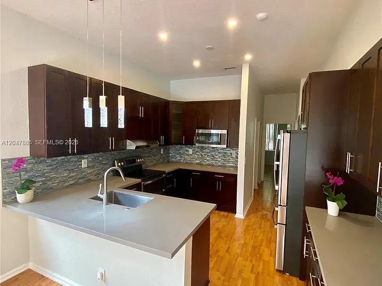 628 SW 168th Ter — Photo 12