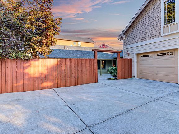 1.5 Car Deep Detached Garage