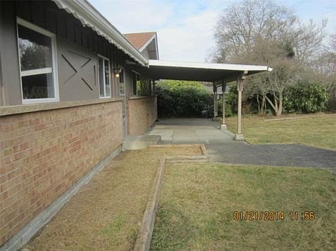 3rd image of 1711 Bridgeview Dr