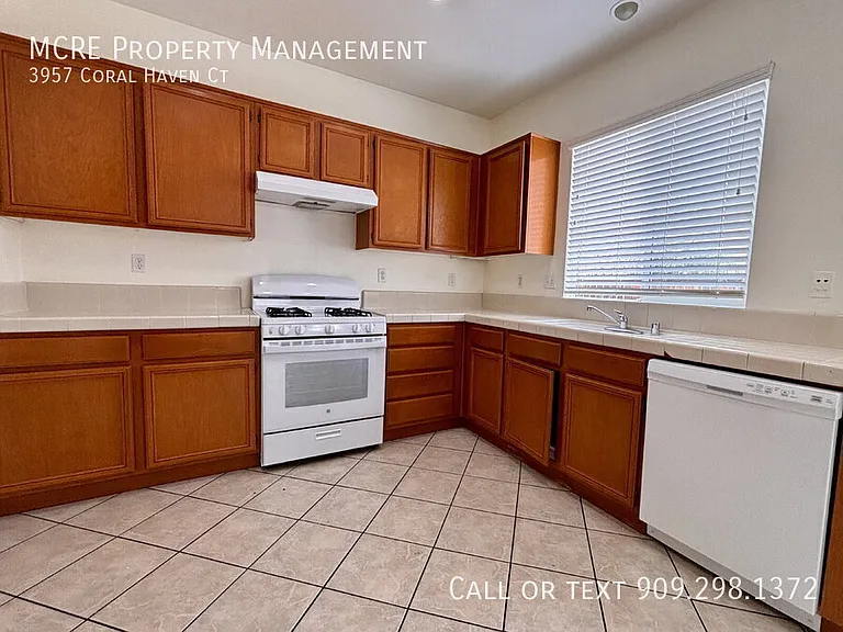 3957 Coral Haven Ct — Photo 9